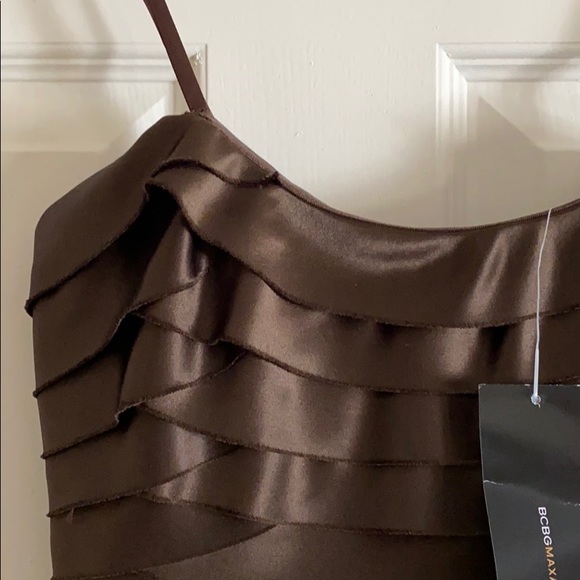 Satin like dress (strapless) - Picture 2 of 5